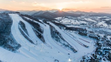 Alpencia, Güney Kore - Kış 2016 - Top view. Güney Kore 'deki 208 Olimpiyatları için inşa edilen Alpencia köyündeki kayak dağının yamacı..