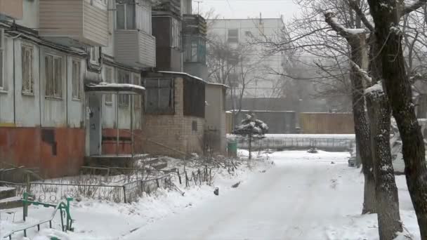Ralenti Vieux Khrouchtchev Soviétique Est Couvert Neige Neige Épaisse Tombe — Video