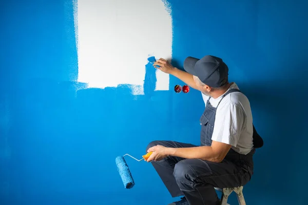 Lazy Painter Paints Wall Sitting Ladder Fotos De Bancos De Imagens