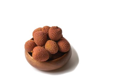 Lezzetli liçi kasede. Çiğ organik kırmızı likör. Yemeye hazır.