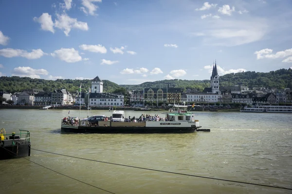 Autofähre auf dem Rhein bei Boppard, Deutschland — Stockfoto