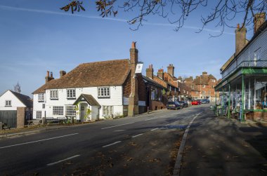 Cadde görünümü, güzel köy Goudhurst Kent İngiltere