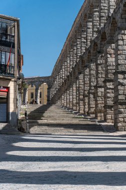 İspanya 'nın Segovia kentindeki su kemeri.