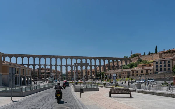 Motorcykel Vägen Som Leder Till Akvedukten Staden Segovia Spanien — Stockfoto