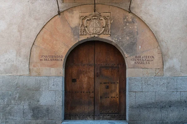 Porta Madeira Biblioteca Universitária Cidade Salamanca Espanha — Fotografia de Stock