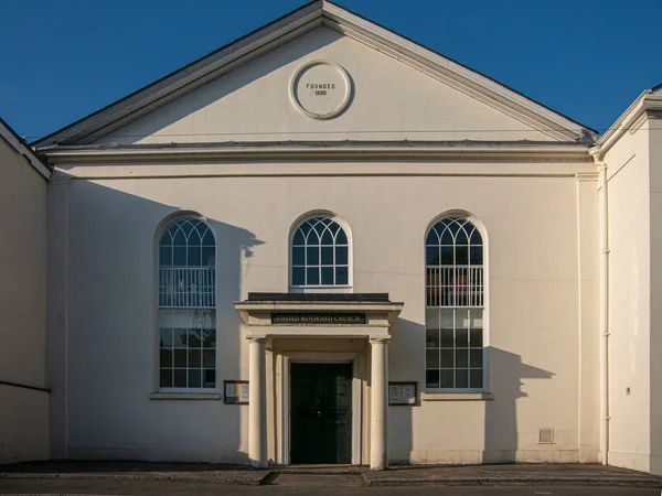 Фасад Объединенной Реформатской Церкви Городе Абергави Уэльс Великобритания — стоковое фото