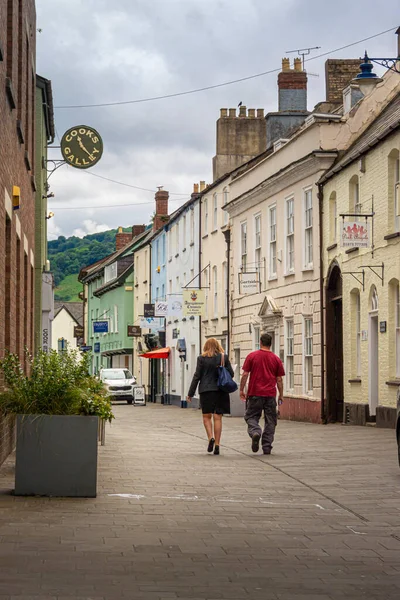 Widok Ulicy Nevill Street Mieście Abergavenny Walia Wielka Brytania Dwoma — Zdjęcie stockowe