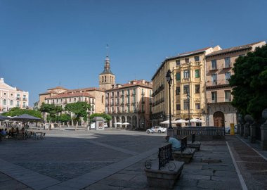 İspanya 'nın antik şehri Segovia' da Plaza Mayor (kasaba meydanı)