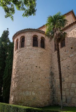 İspanya 'nın Segovia şehrindeki antik şehir duvarları