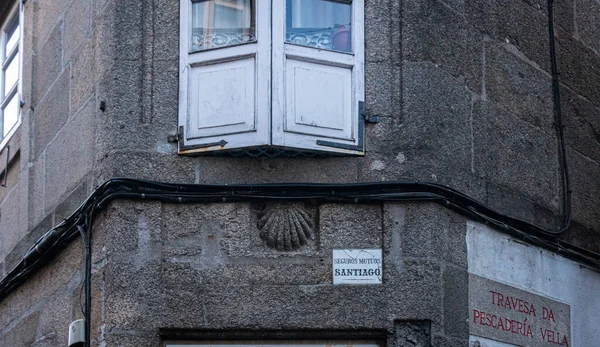 Símbolo Concha Vieira Del Camino Santiago Cartel Seguro Edificio Ciudad —  Fotos de Stock