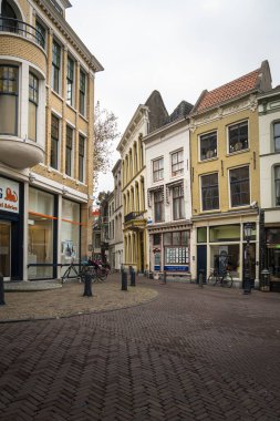Hollanda 'nın Gouda şehrinde sokak manzarası