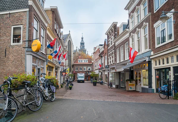 Hollanda 'nın Gouda şehrinde sokak manzarası