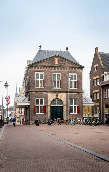 オランダのグダ市にある重い家の後部 — ストック写真
