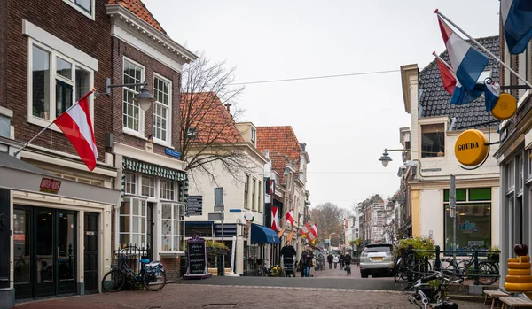 Hollanda 'nın Gouda şehrinde sokak manzarası