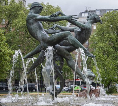 Hyde Park, Londra, İngiltere 'de Yaşam Neşe Çeşmesi