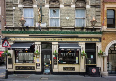 Adem ve Havva cephesi Londra, İngiltere 'deki halk evi.