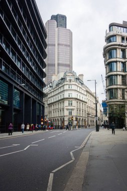 Londra, İngiltere 'de Cornhill' deki Threadneedle Sokağı sokak manzarası