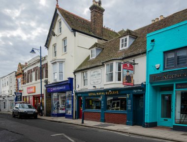 Whitsable, Kent, İngiltere, Şubat 2021 - High Street 'teki Kraliyet Donanma Rezervi kamu binası, Whitstable, Kent, İngiltere