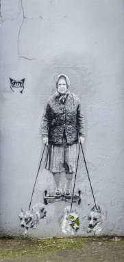 Whitsable, Kent, İngiltere, Şubat 2021 - Catman 'ın İngiliz Whitstable sahil kasabasında gerçekleştirdiği uçan kaykayla Queen Elizabeth' in sokak sanatı