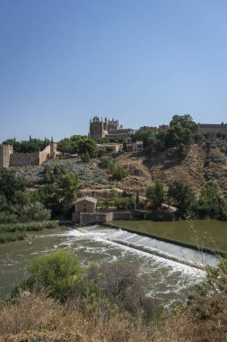 Toledo şehri ve Tagus nehri manzarası, İspanya