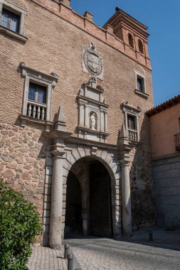 İspanya 'nın Toledo kentindeki şehir kapılarından biri.