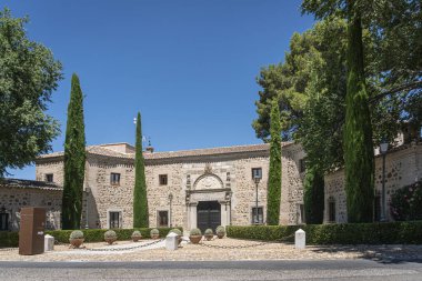 Toledo, İspanya, Temmuz 2020 - İspanya 'nın Toledo kentindeki Antik İspanyol konağı