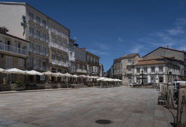 Celanova, İspanya, Temmuz 2020 - Celanova, Ourense, İspanya 'daki kasaba meydanı manzarası