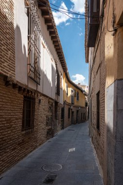 İspanya 'nın Toledo şehrinde dar bir geçit.