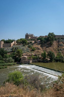 Toledo şehri ve Tagus nehri manzarası, İspanya