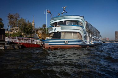 Mısır, Kahire 'de Nil nehrinde bir gemi.