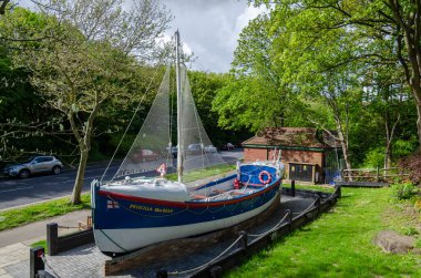 Mayıs 2015, Hastings, Doğu Sussex, İngiltere - RNLI Priscilla Macbean cankurtaran botu anıtı