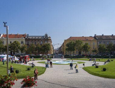 Hırvatistan 'ın Zagreb kentinde halk bahçelerinin keyfini çıkarıyor