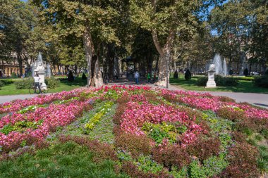 Hırvatistan 'ın Zagreb kentindeki Zrinjevac halk parkında çiçek yatakları