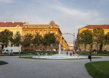 Hırvatistan 'ın Zagreb kentinde halk bahçelerinin keyfini çıkarıyor