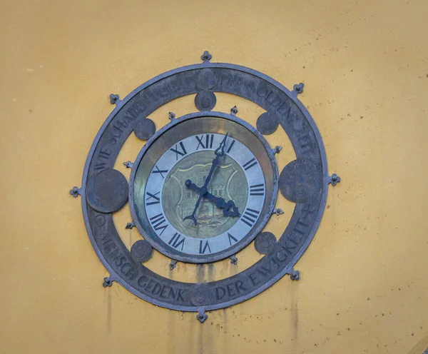 Meersburg Germania Settembre 2016 Orologio Ornata Faccia Muro Nella Città — Foto Stock