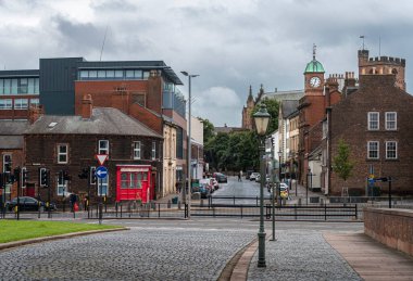 Carlisle, Cumbria, İngiltere, Ağustos 2020 - Şato arazisinden şehre bakış, Carlisle, Cumbria, İngiltere