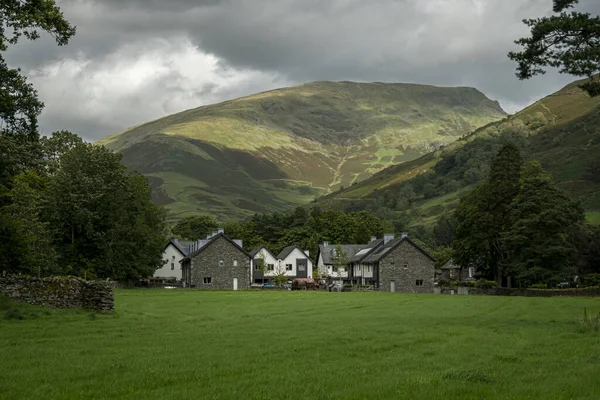 Vista Del Pueblo Grasmere Con Montañas Fondo Distrito Los Lagos —  Fotos de Stock