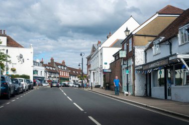 Kent, İngiltere 'deki Westerham köyünün sokak manzarası.