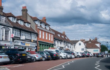 Kent, İngiltere 'deki Westerham köyünün sokak manzarası.