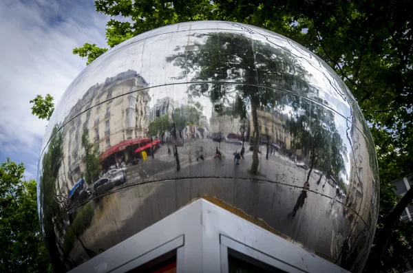 Mirror Ball in Parijs — Stockfoto