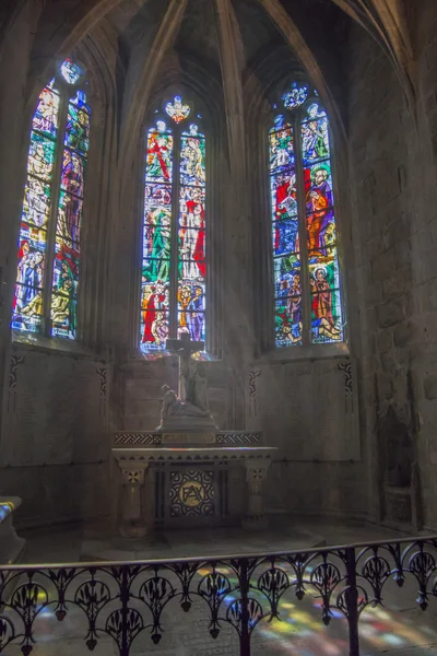 Interior de la Basílica Saint-Sauveur, iglesia en Dinan, Bretaña, Francia — Foto de Stock