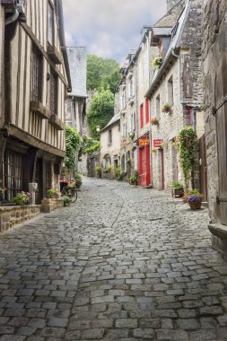 Arnavut kaldırımlı Street Dinan, Fransa