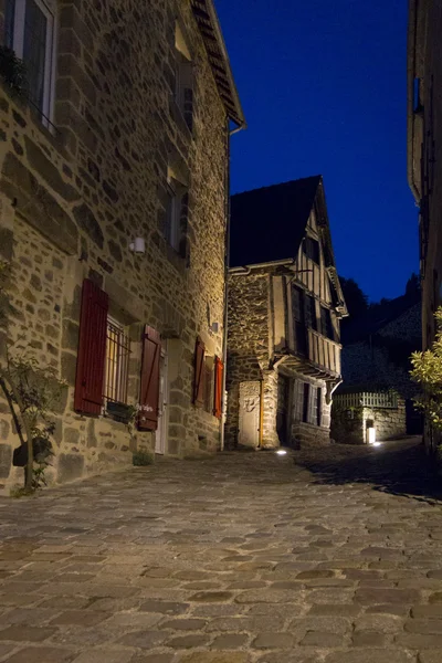 Medieval Cobbled Street di notte a Dinan, Bretagna, Francia — Foto Stock