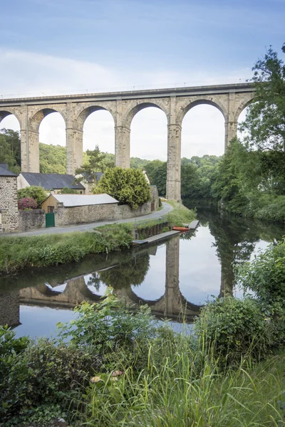 Viaducto en Dinan, Bretaña, Francia —  Fotos de Stock