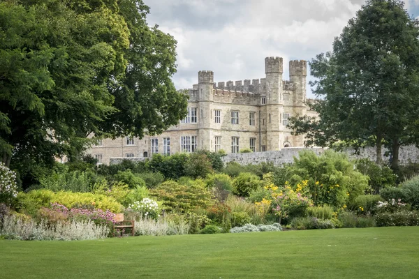 Leeds Castle bahçeleri — Stok fotoğraf