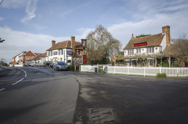 Publiek huizen in een Engels dorp — Stockfoto