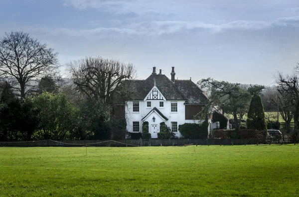 Cottage on the Village Green — Stock Photo, Image