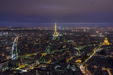 Paris gece manzarası görünümü