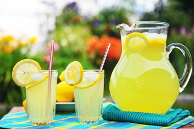 taze sıkılmış limonata