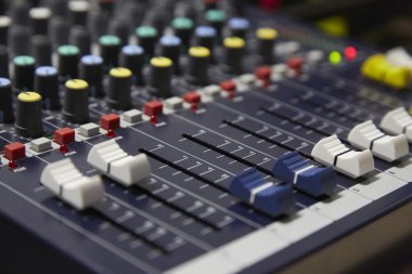Ses müzik karıştırıcı